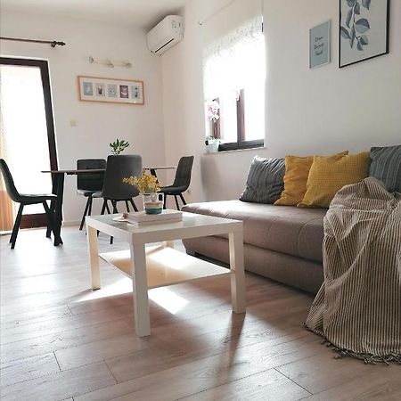 Apartment Mare Vrsi Exterior photo